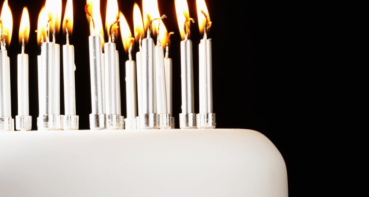 Use multiple colours of fondant to add style and flair to your cake.