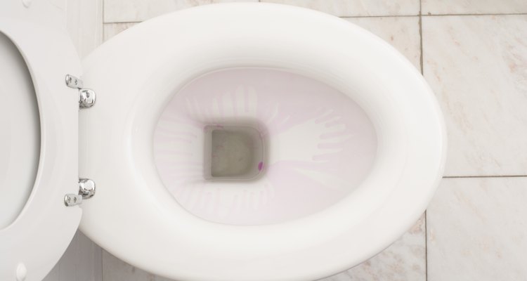 Até mesmo um vaso sanitário novo pode ter problemas de descarga lenta