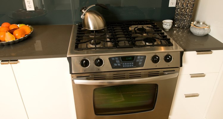 Si tu horno está emitiendo un olor extraño, puede haber muchas razones.
