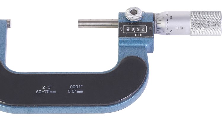 Un calibre micrómetro externo con una escala vernier es uno de los tres principales tipos de calibres micrométricos.