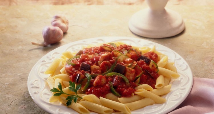 Las especias y hierbas son usadas en muchos platos italianos.