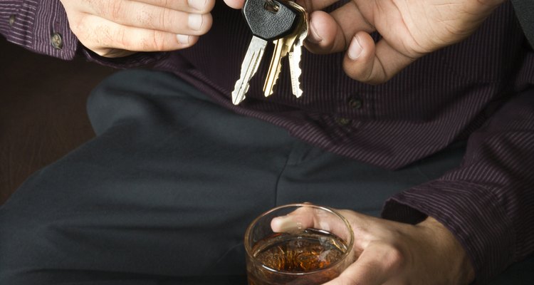 Pegue as chaves do carro de seu convidado embriagado