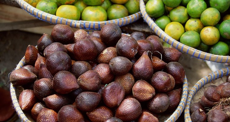 Dry figs easily for extended storage.