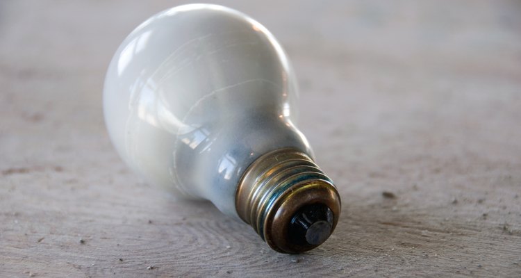 La bombilla de luz eléctrica fue inventada en 1878.