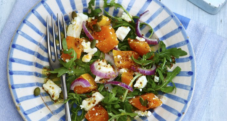 O queijo feta fica bem em várias saladas