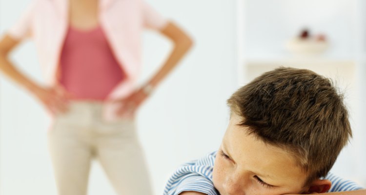 Cómo manejar el rechazo de un niño a un padre durante un divorcio |