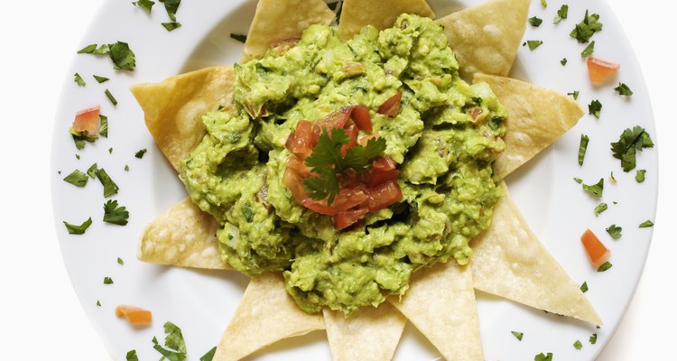 Conserva tu salsa guacamole verde brillante y apetitosa.