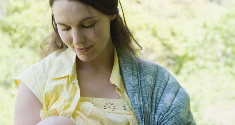 Hacer que un bebé suelte el pecho de la manera correcta previene el dolor.