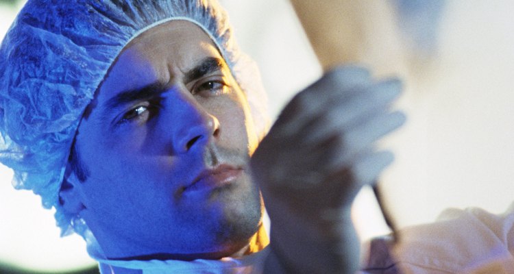 Uma costela quebrada é algo sério, não deixe de consultar um médico antes de qualquer procedimento