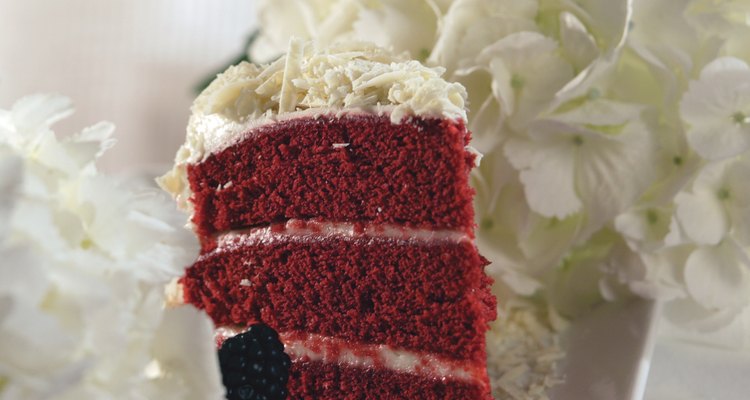 Bolo de veludo vermelho tradicionalmente contém vinagre