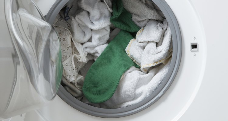 Uma máquina de lavar de porta frontal usa menos água do que uma máquina com tampa em cima