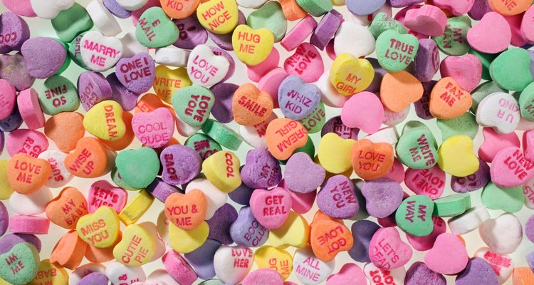 Cajas de dulces de corazones con conversación.