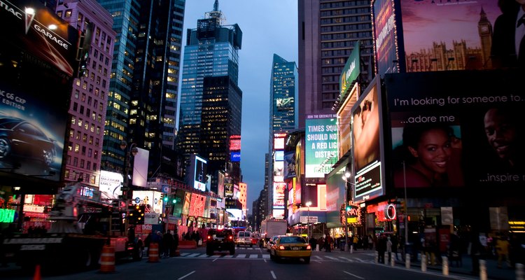 City life features advantages and disadvantages