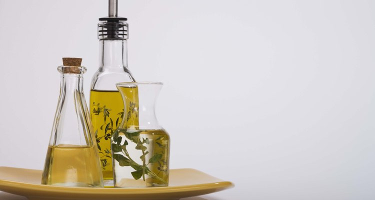 Dale sabor al aceite de oliva con tus hierbas favoritas.