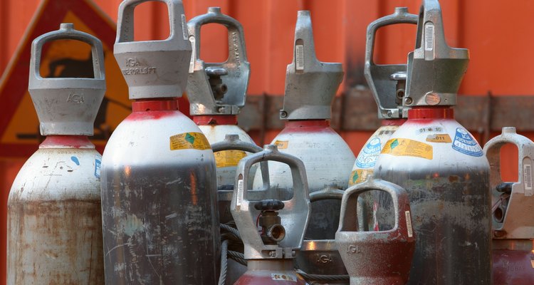 How to Determine How Much Gas is in a Gas Cylinder