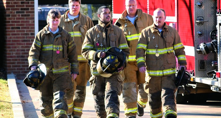 Las normas de la NFPA se extienden a todo, desde los códigos de construcción a equipos de protección de bombero.