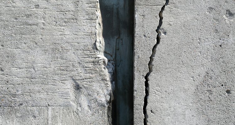 how-to-repair-hairline-cracks-in-concrete-walls