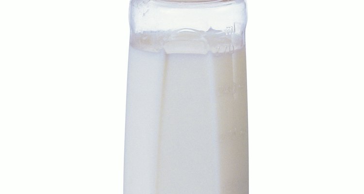 Siempre sostén a tu bebé mientras está alimentándose del biberón.
