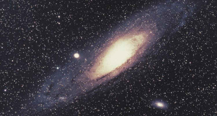 A galáxia de Andrômeda é a galáxia espiral mais próxima à Via Láctea