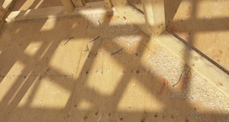 La madera contrachapada bien preparada puede ser una base sólida para las baldosas de cerámicas.