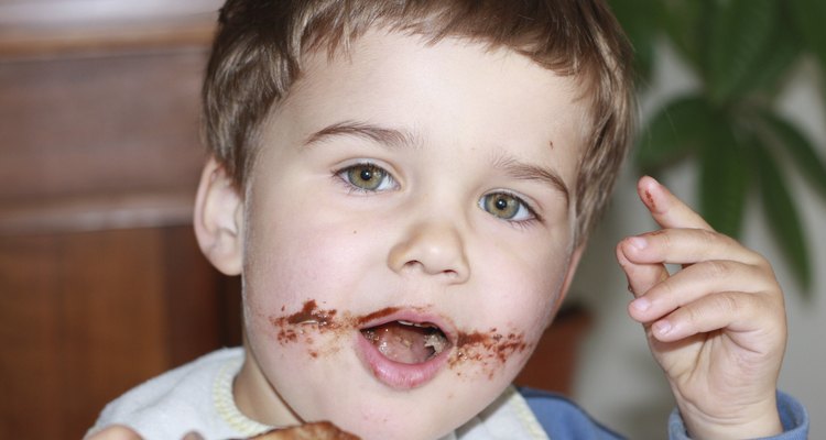 La cafeína en el chocolate puede dificultar que tu niño se calme antes de irse a dormir.