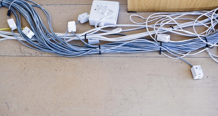 Encontrar um fio rompido em um circuito pode ser fácil com o auxílio de um multímetro digital