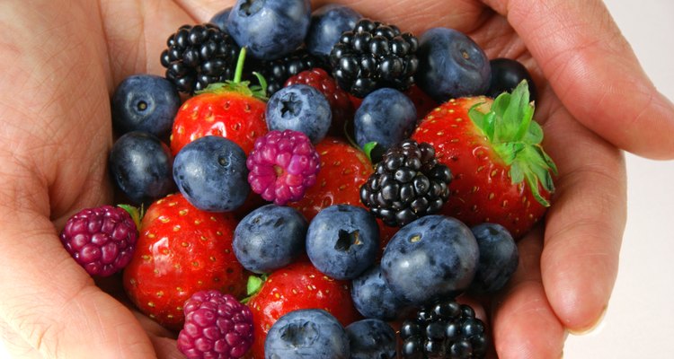 As frutas silvestres são cheias de fibras e contêm flavonoides