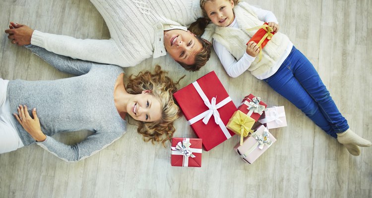 Busca regalos de navidad para la familia que no cuesten mucho.