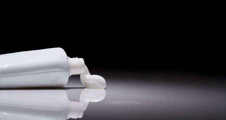 O creme dental com flúor tem mais desvantagens do que benefícios
