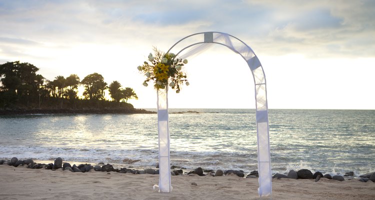 Couples can opt for a small beach wedding in Southern California.