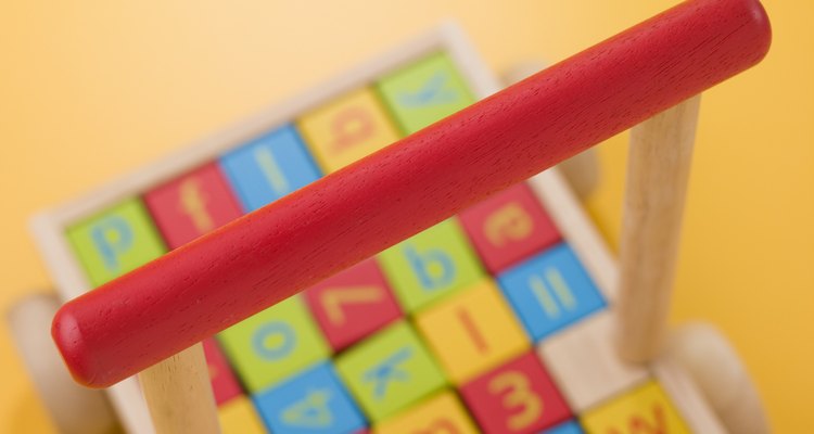 Las consonantes y las vocales en el alfabeto son utilizadas en los juguetes de los niños para mejorar el reconocimiento.