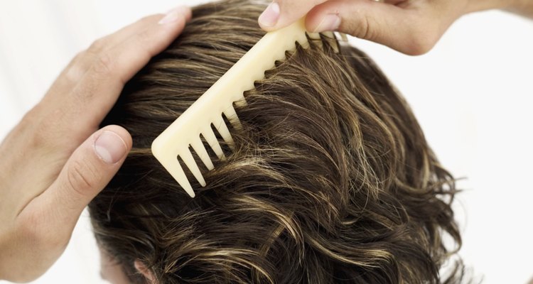 Aprenda a remover óleo de motor do seu cabelo