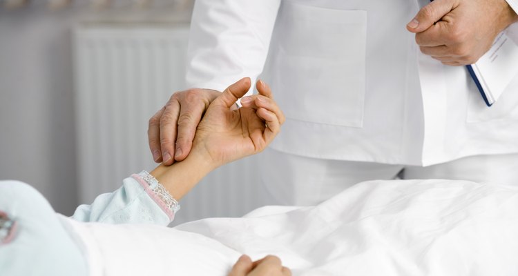 Os médicos usam sinais vitais para monitorar o corpo a fim de identificar quaisquer problemas de saúde