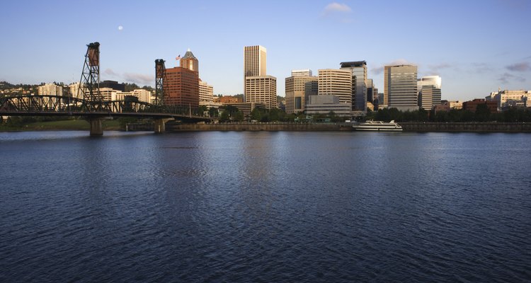 La vida nocturna tiene distintas formas en Portland, Oregon.