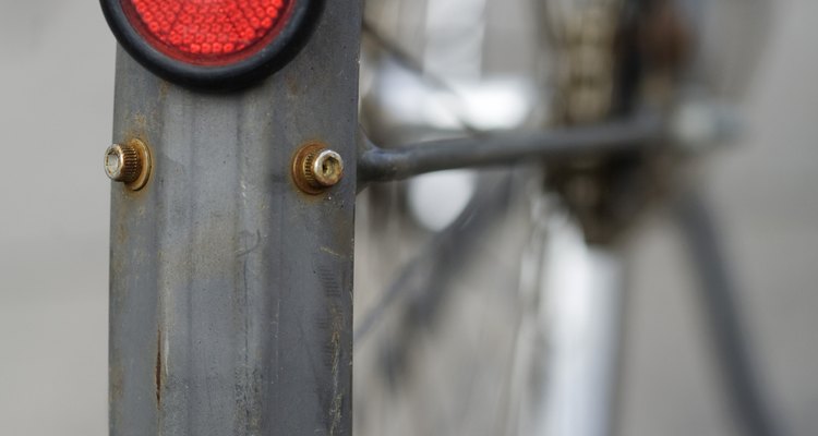 Los reflectores hacen que tu hijo esté visible cuando pase en la calle en bicicleta.