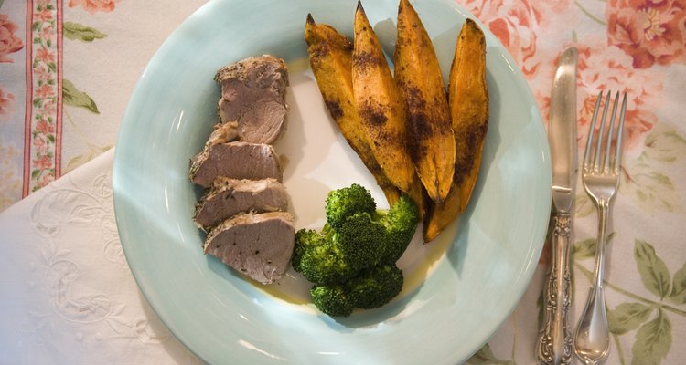 Sirve batatas como una nutritiva guarnición.