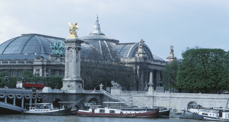 Grande Palácio de Belas Artes visto do Sena