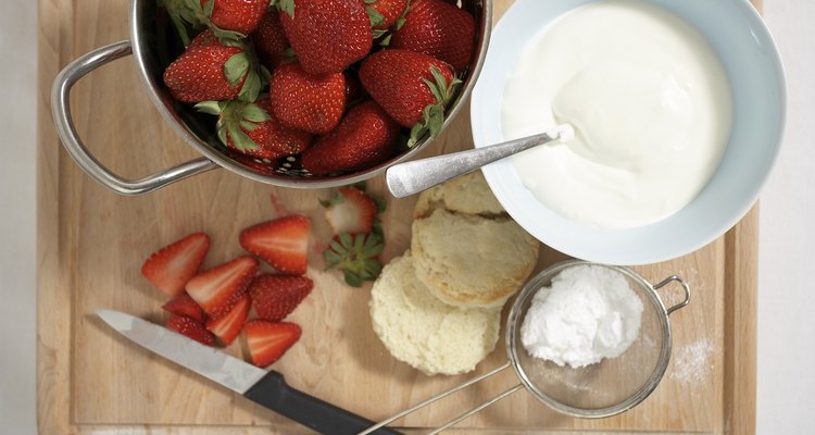 La crema de leche puede mejorar los platillos dulces o salados.