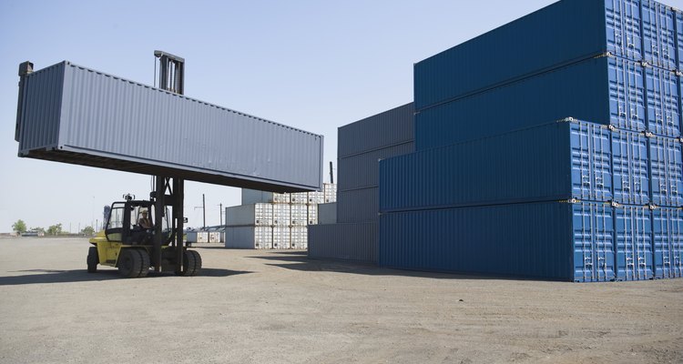 Los contenedores de carga pueden ser convertidos en galpones, talleres, lugares de almacenamiento y viviendas.