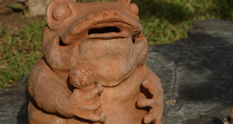 In sapo, the goal is to send a coin into the frog's mouth.