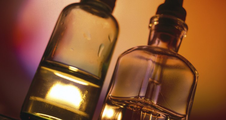 Unas pocas gotas de aceite esencial ayudan a desodorizar superficies de cuero malolientes.