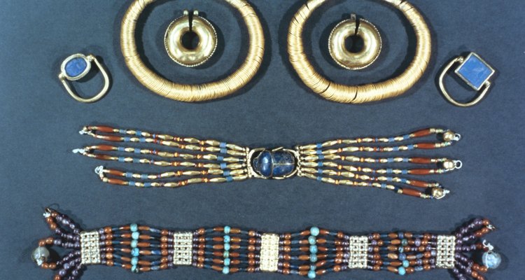 Examples of ancient Egyptian styles of jewellery
