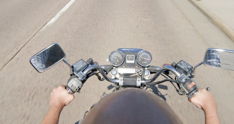 The GN125 dashboard lacks a fuel gauge.