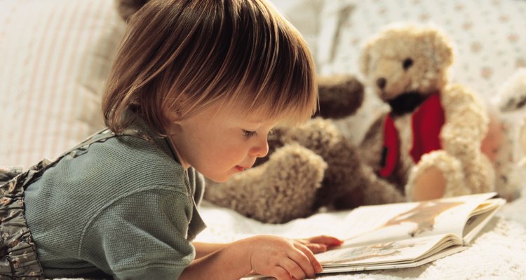 Los libros ayudan a tu hijo a su desarrollo. El CDC recomienda que le leas a tu hijo todos los días.