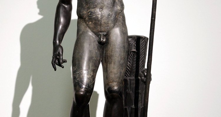 Figura nua e atlética de um homem grego, perfeitamente formada de acordo com uma ordem matemática rigorosa