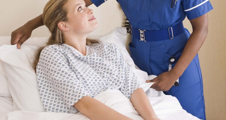 Los enfermeros obstetras se especializan en la salud de la mujer.