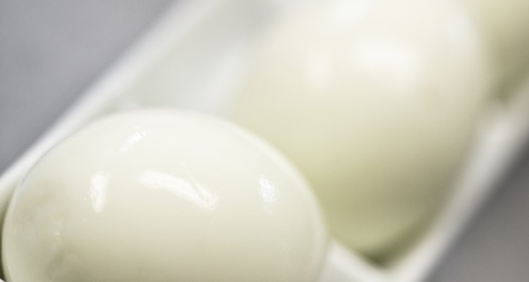 Ovos bem cozidos são cheios de proteína e fazem um lanche prático