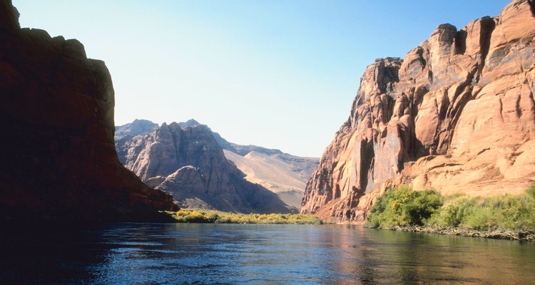 Practicar rafting en el Colorado River en el Grand Canyon le da a los viajeros una perspectiva única del cañón.