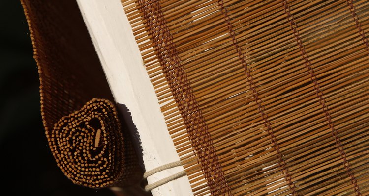 Aprenda a recolocar as cordas em sua cortina romana