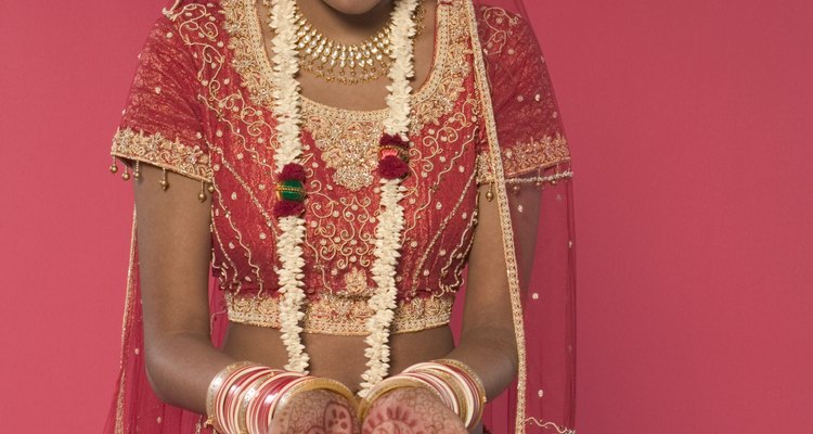 Muitas noivas indianas usam o véu vermelho como um sinal de celebração